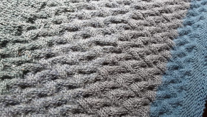 texture close-up of the Noordzee shawl